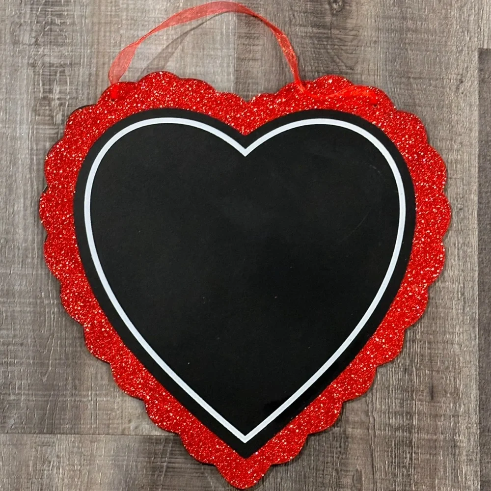 💞 Hanging Heart-Shaped Chalkboard With Glitter Trim