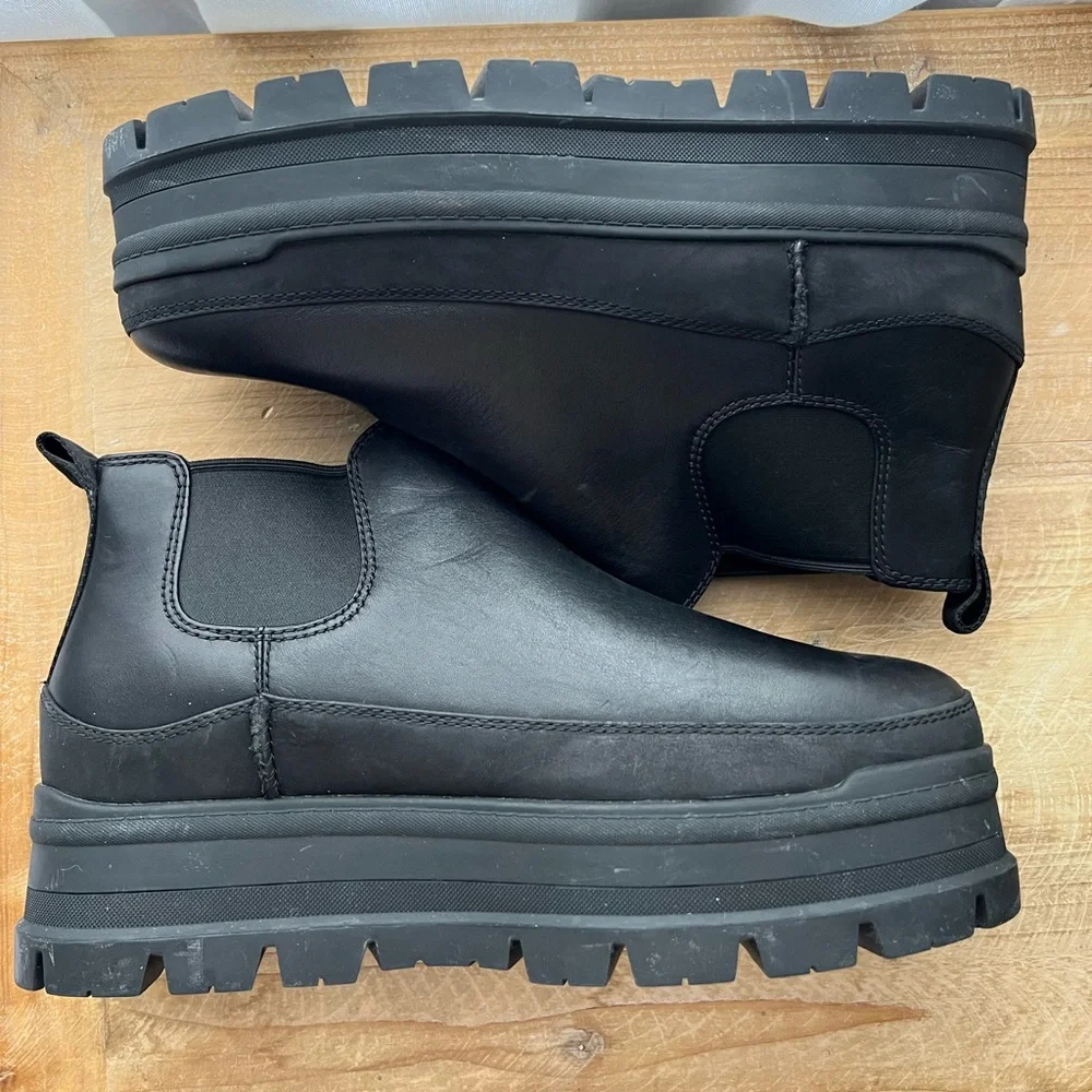 UGG nwob details