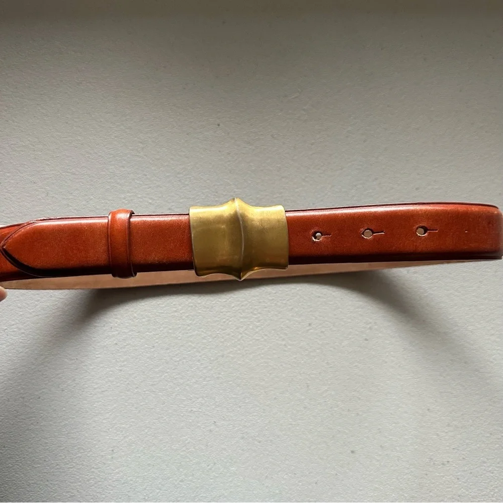De Vecchi by Hamilton Hodge genuine leather belt.