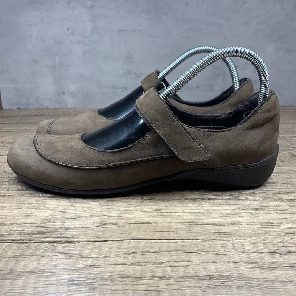 Munro Wm’s Mary Janes Brown Nubuck Leather Shoes‎