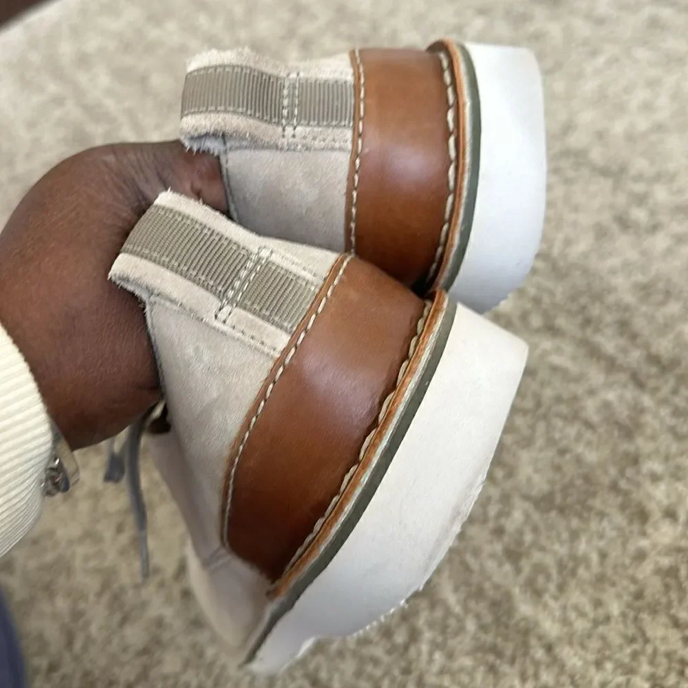 Clarks cream leather