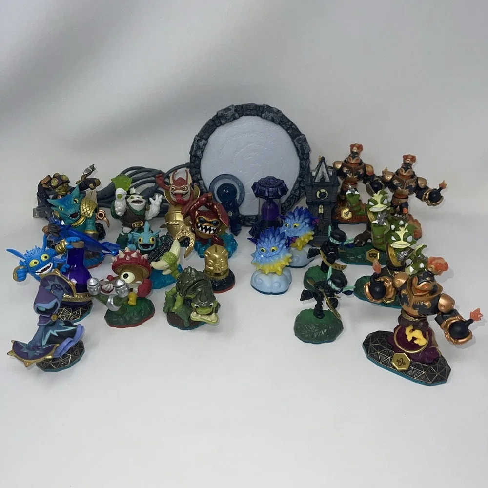 Skylanders Figures 23 Lot W/Giants Portal Of Power Xbox 360 Orb Swap 3.75 Per