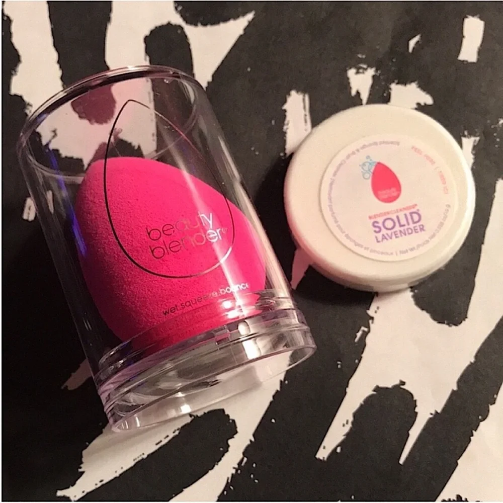Original beautyblender Sponge in Pink and Solid Lavender Blendercleanser Set