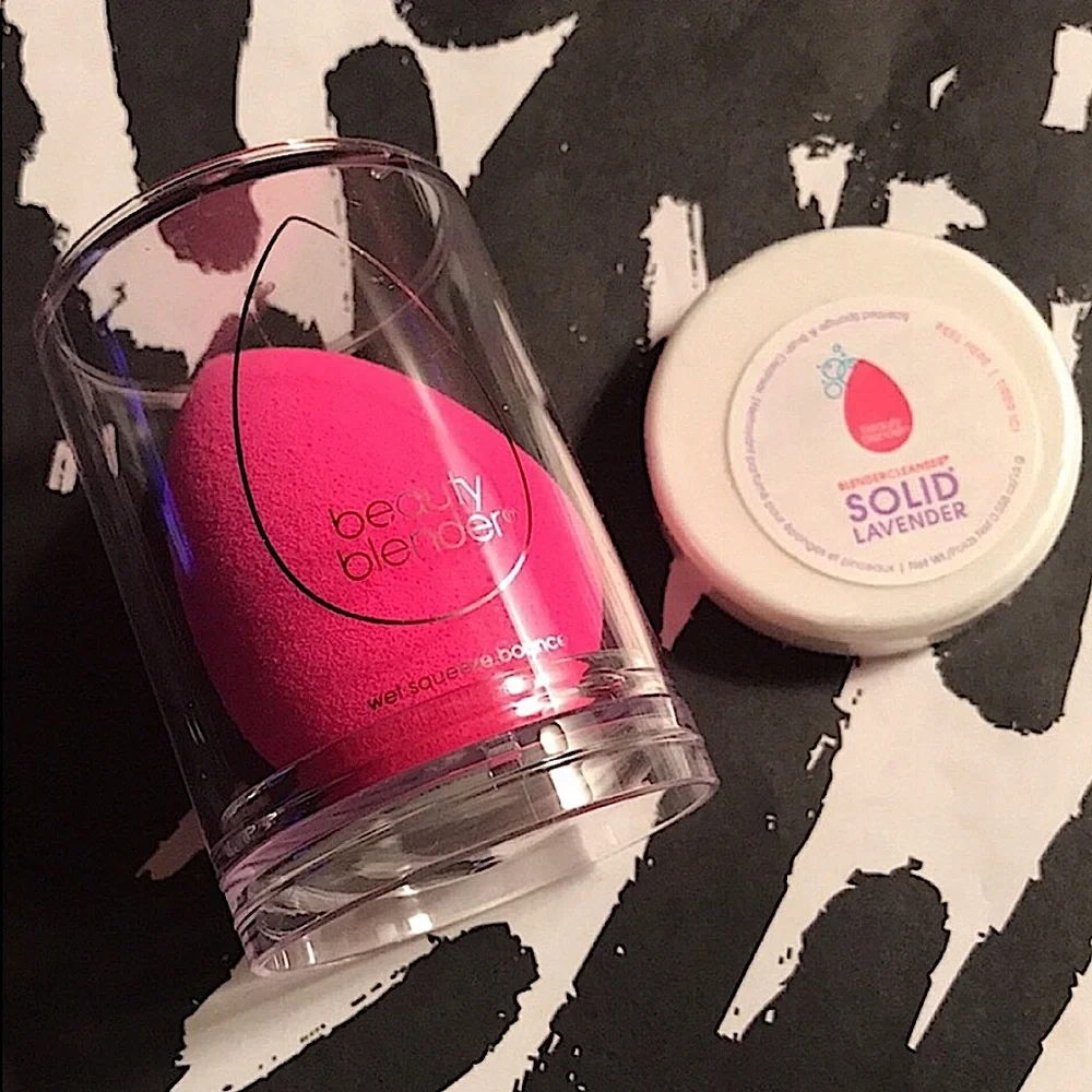 Original beautyblender Sponge in Pink and Solid Lavender Blendercleanser Set