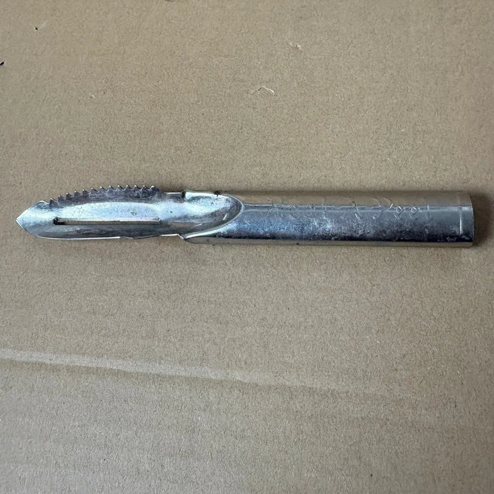 Real-A-Peel‎ Grayline Housewares Inc Elgin Ill USA Peeler Serrated Edge Vintage