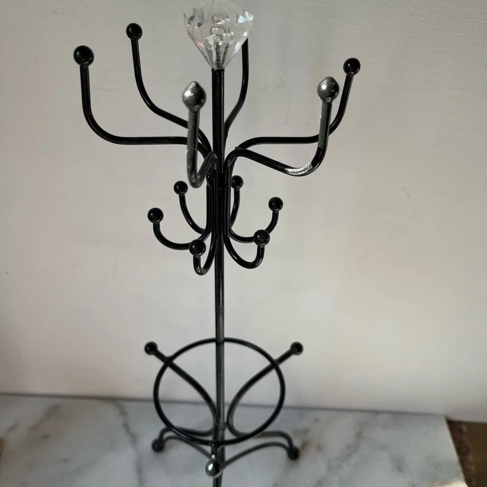 N/A black jewelry