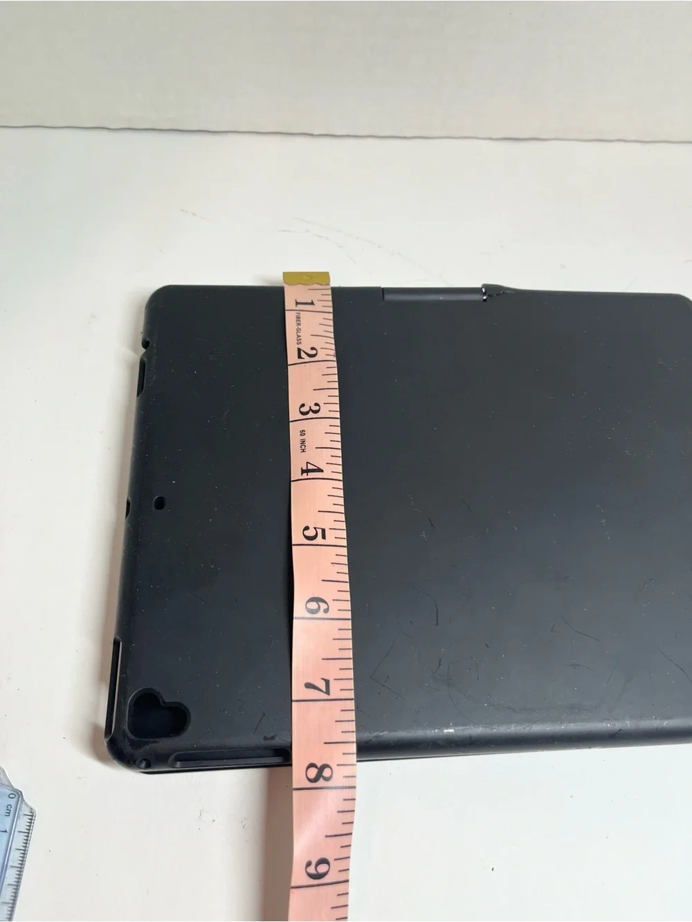 WIRELESS KEYBOARD FOR IPAD/NOT TESTED - NO CHARGER - ALSO CAN BE USED FOR PARTS