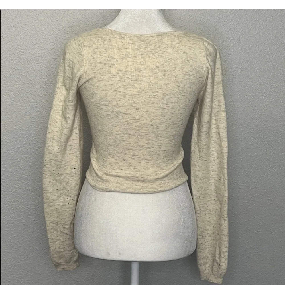 Aritzia reposhing this