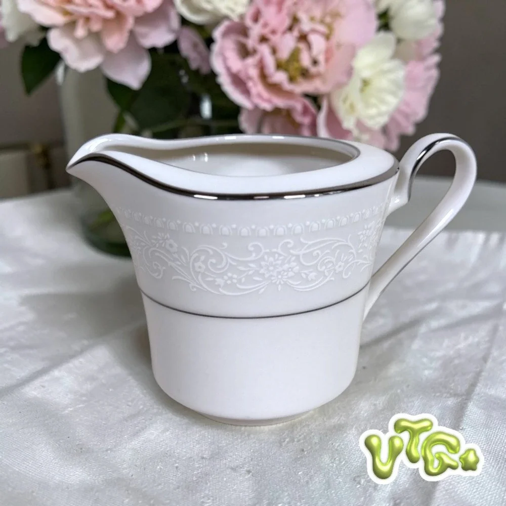 VINTAGE 1970s NORITAKE Sorrento 7565 Creamer Ivory China Platinum Trim |‎ Japan