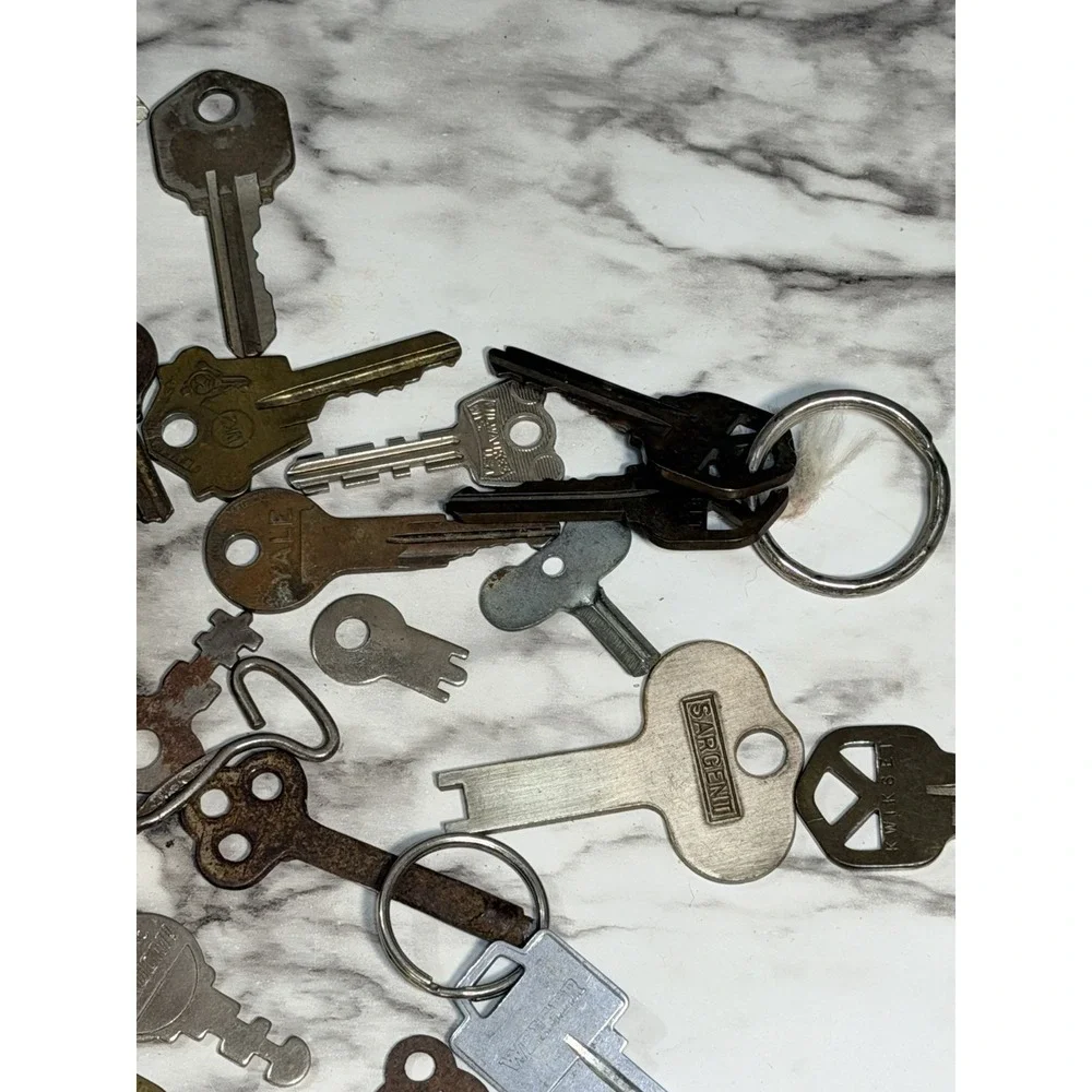VTG KEYS 113 OVER 1LB~ GM, HOUSE, MASTER, VW, SAMSONITE, CHICAGO LOCK ETC (2593)