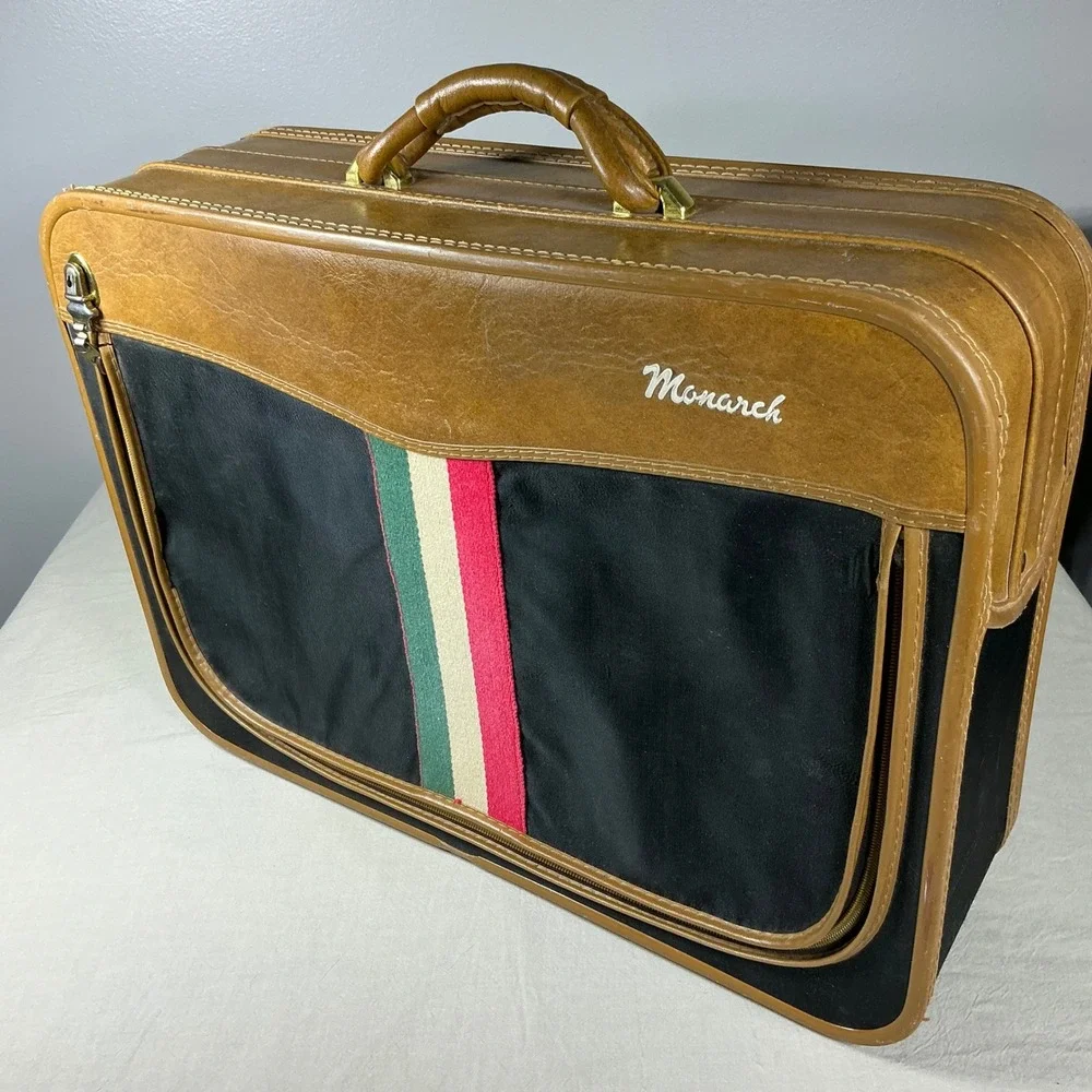 Monarch vintage hardside