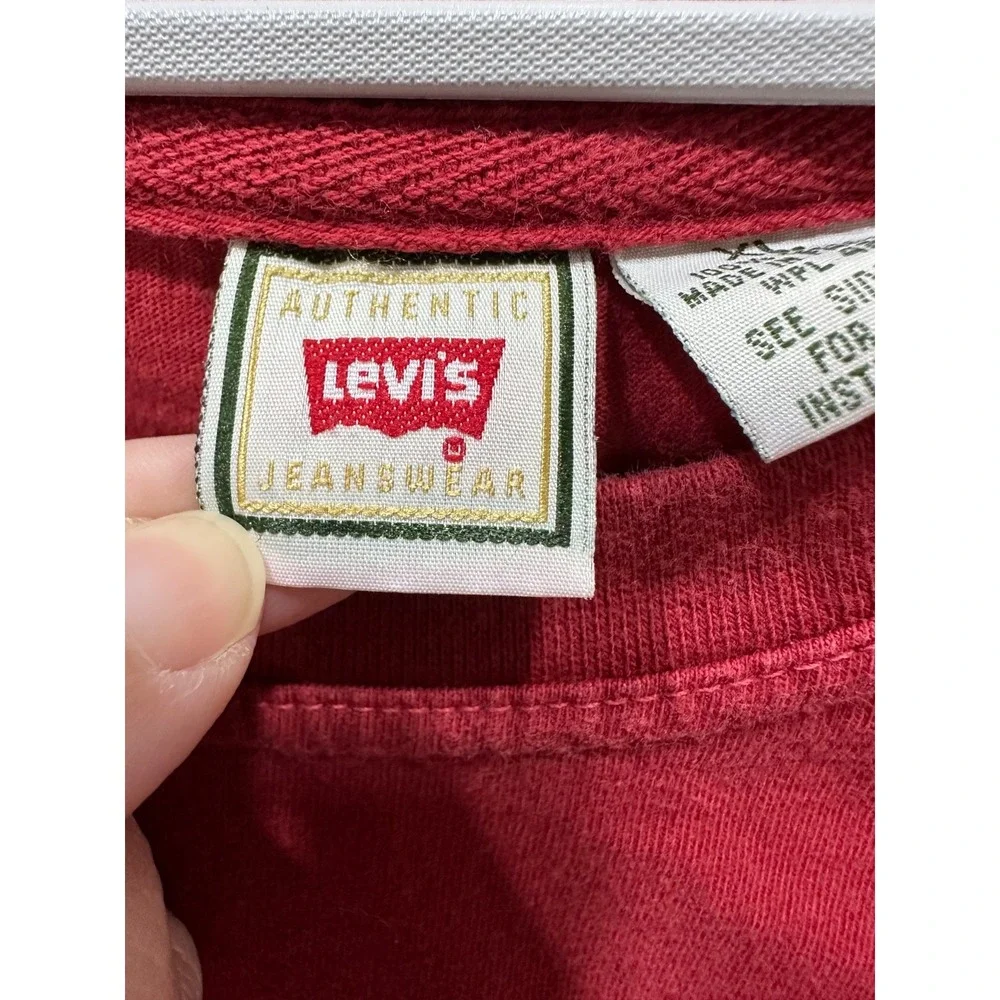 Levis small white