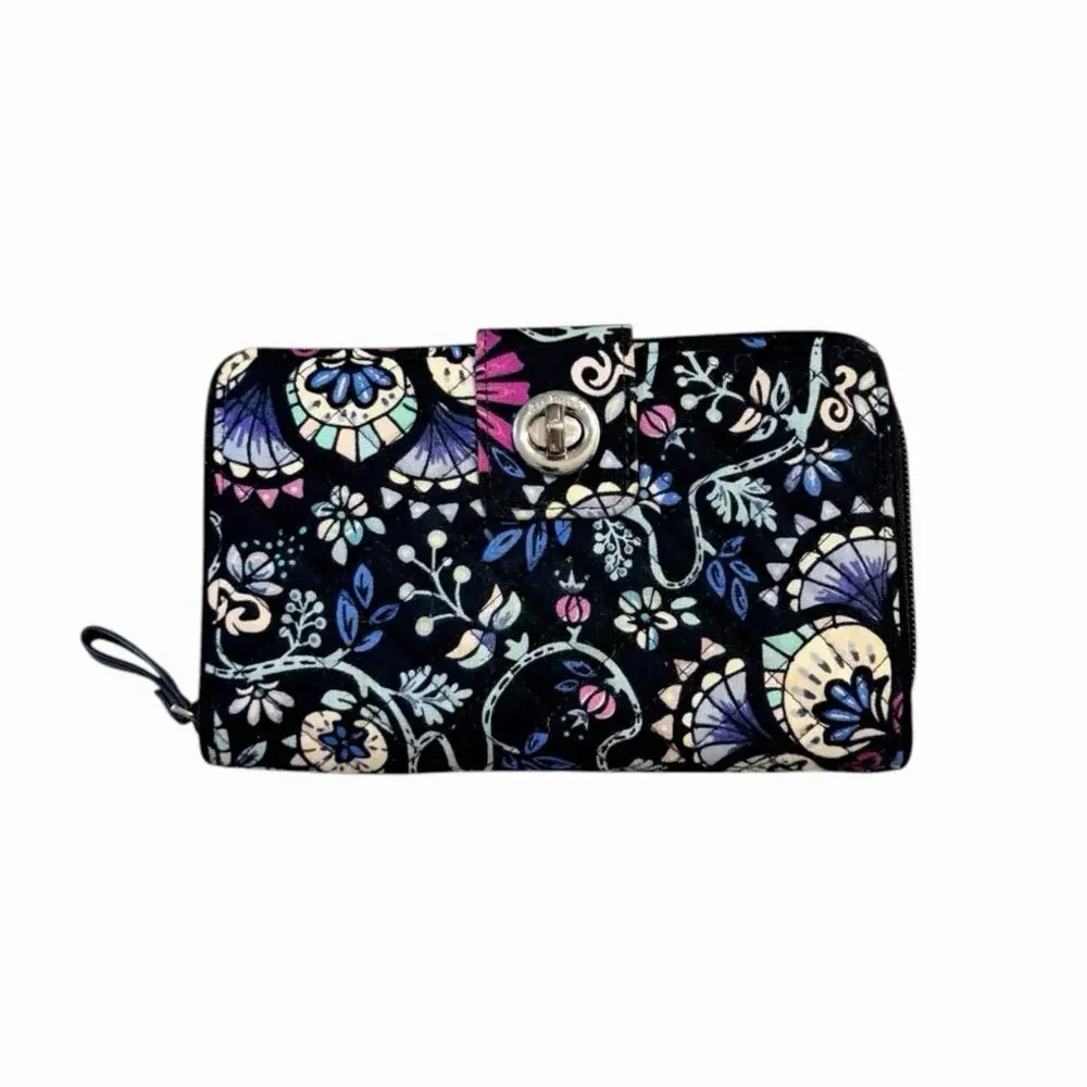 Vera Bradley excellent pre