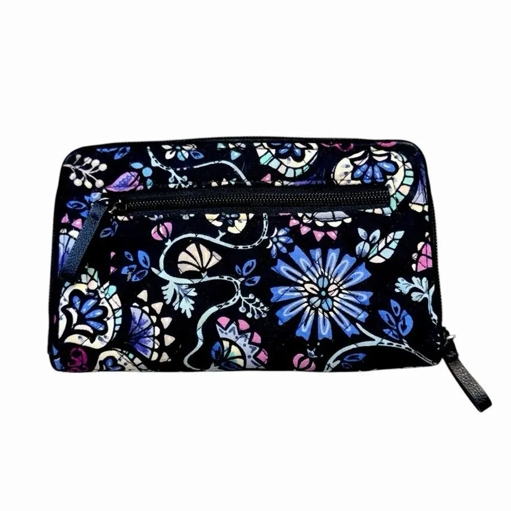 Vera Bradley excellent pre