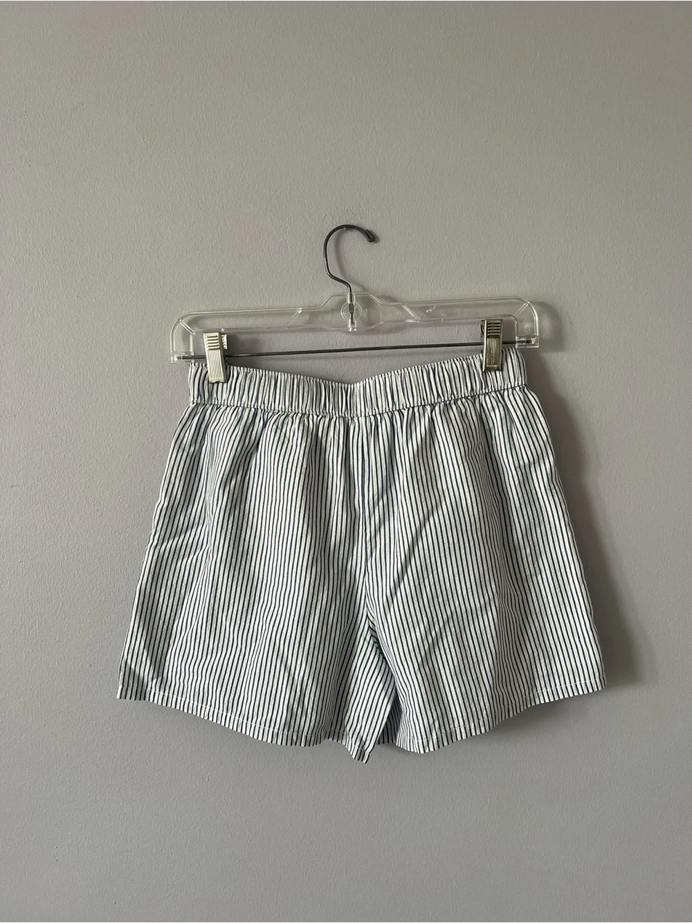 Vineyard Vines striped navy