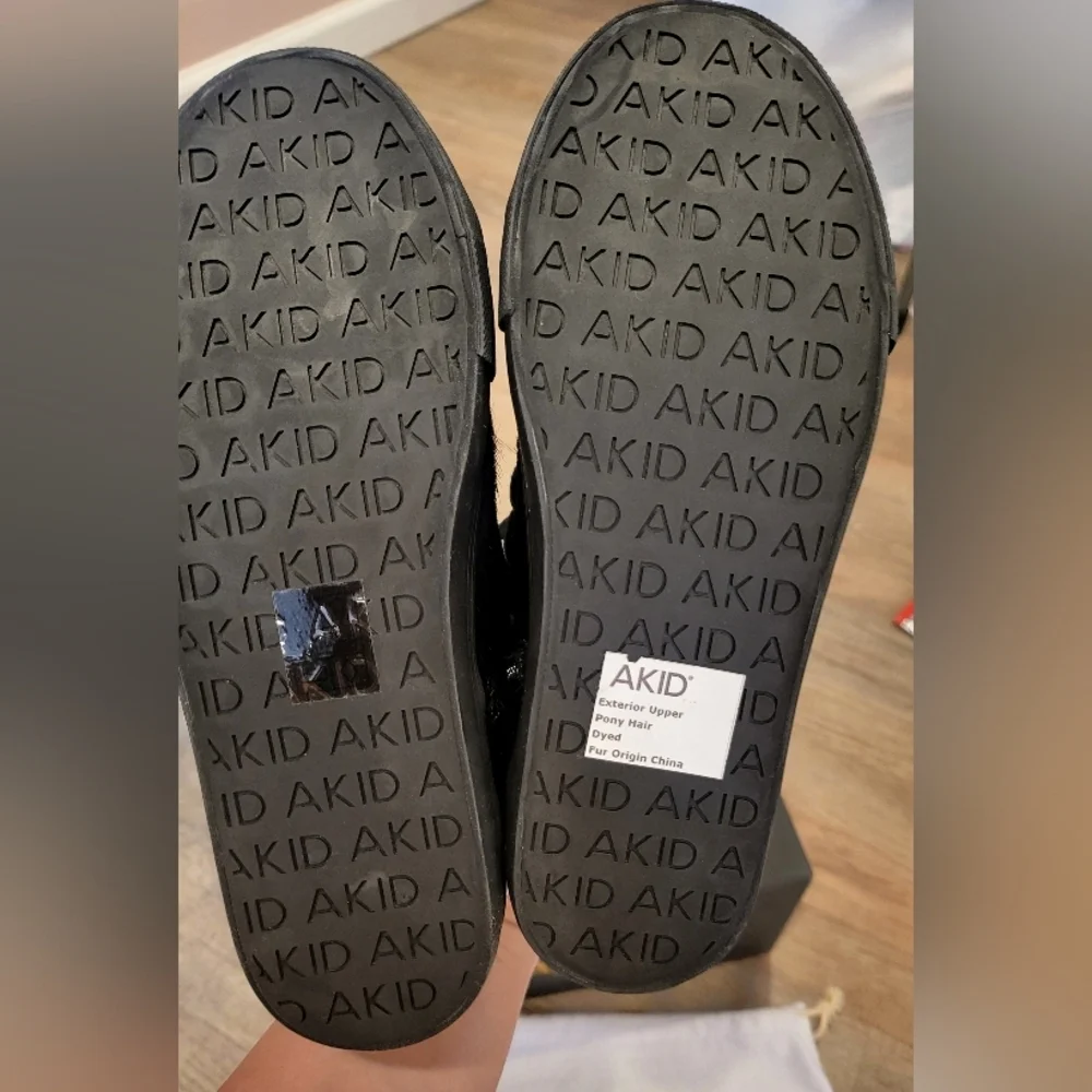 akid these sleek