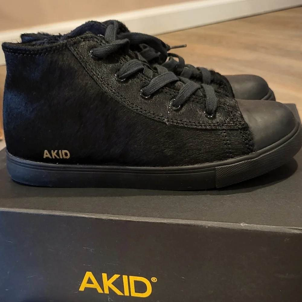 akid these sleek