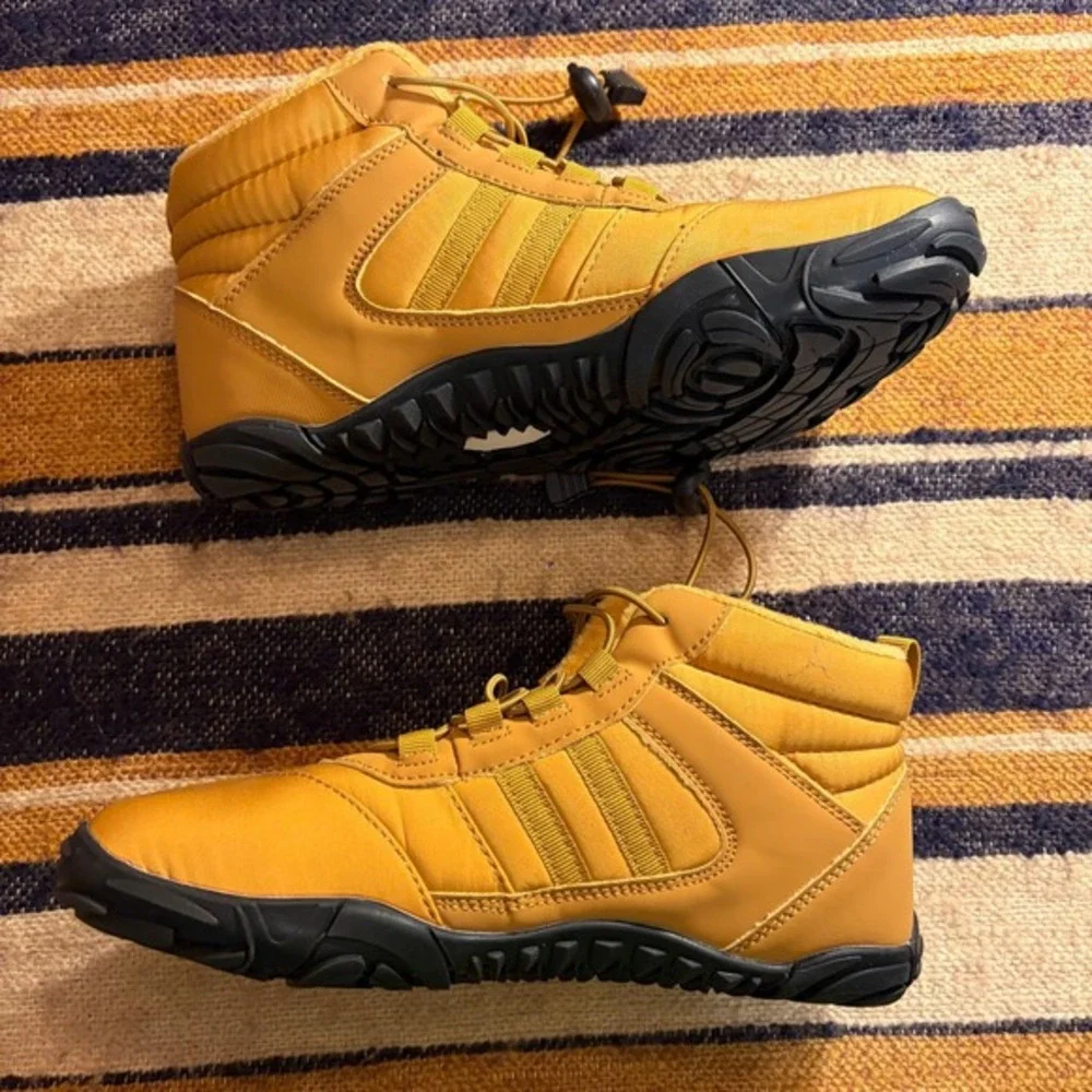 Peak Footwear brand peak