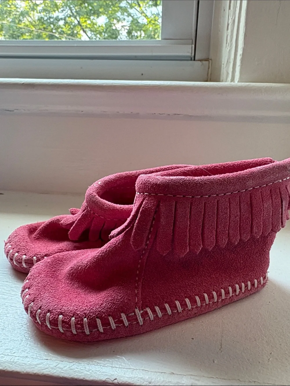 Minnetonka Kids Suede Fringe Moccasins - Pink