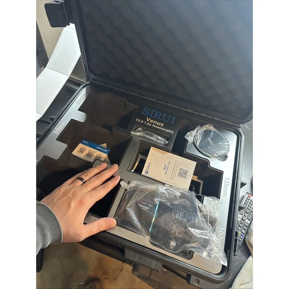 SIRUI 100mm T2.9 1.6X Full-Frame Anamorphic Lens RF MOUNT WITH TRAVEL CASE