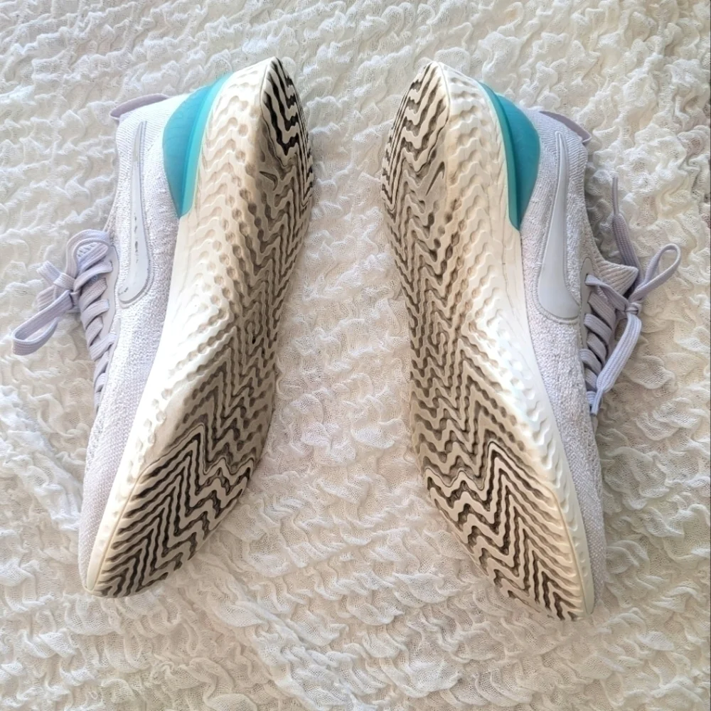 Nike cushioned easy