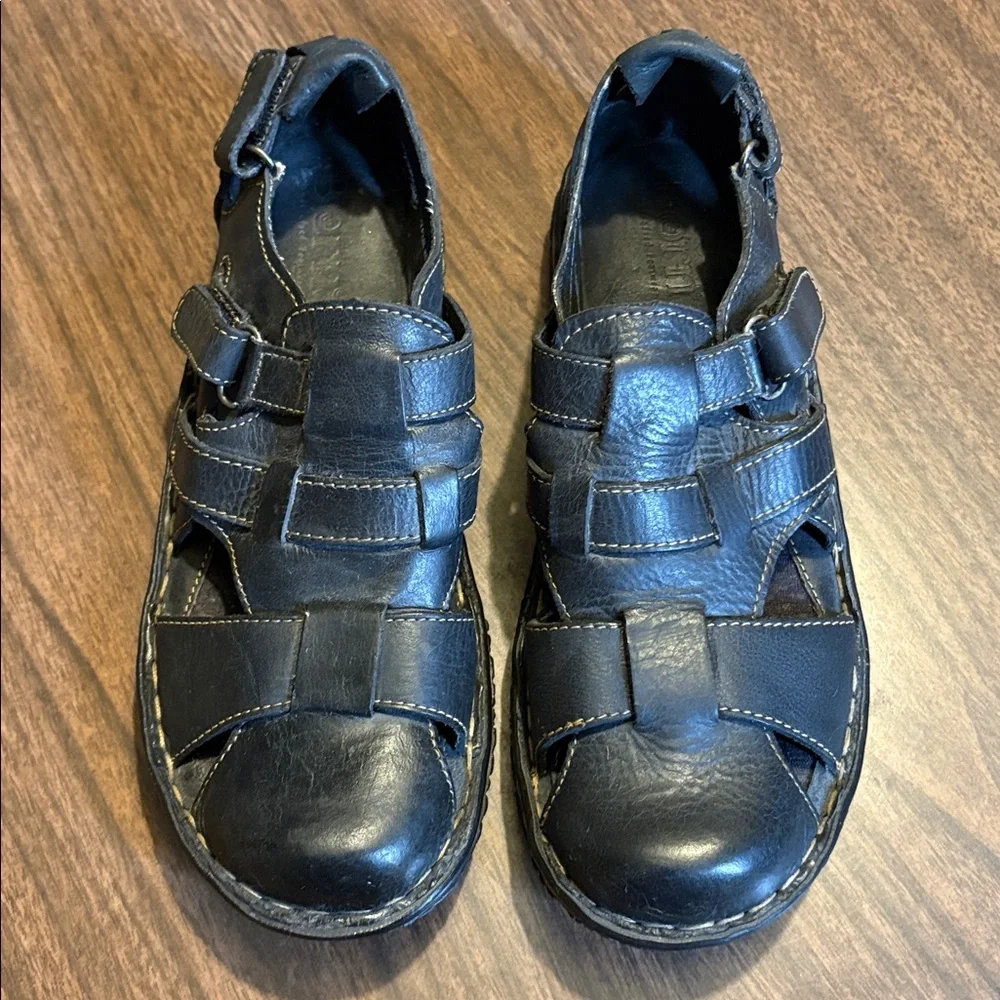 Born Size 7 Cabot III Men’s Black Leather Fisherman Sandals
