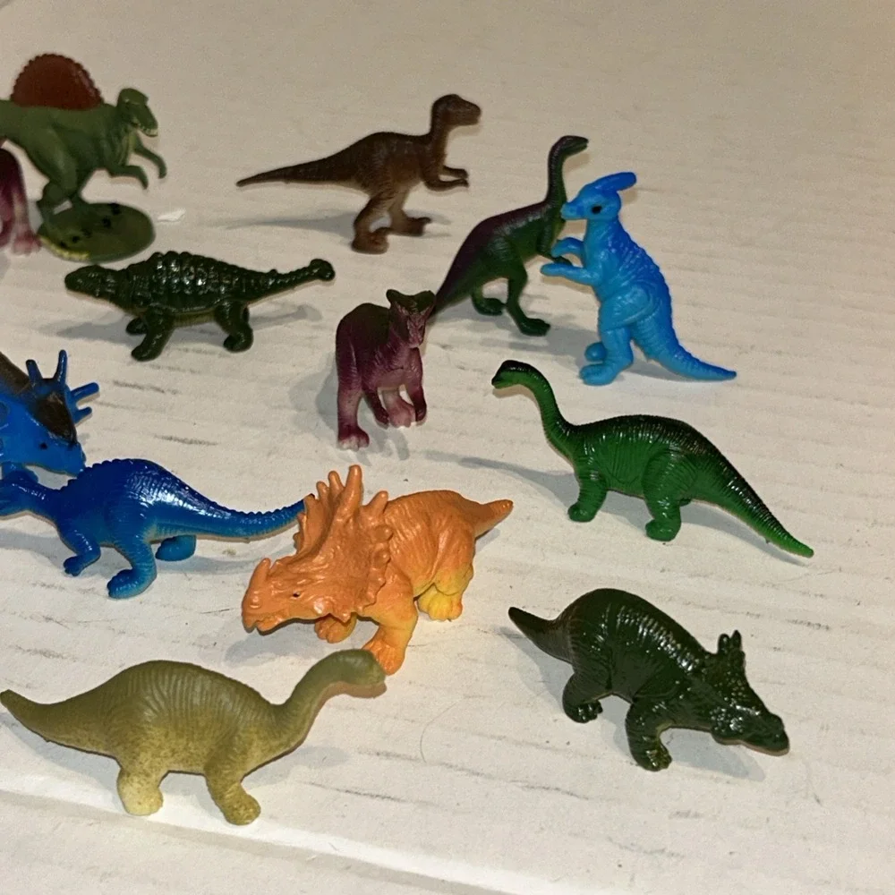 N/A vintage plastic