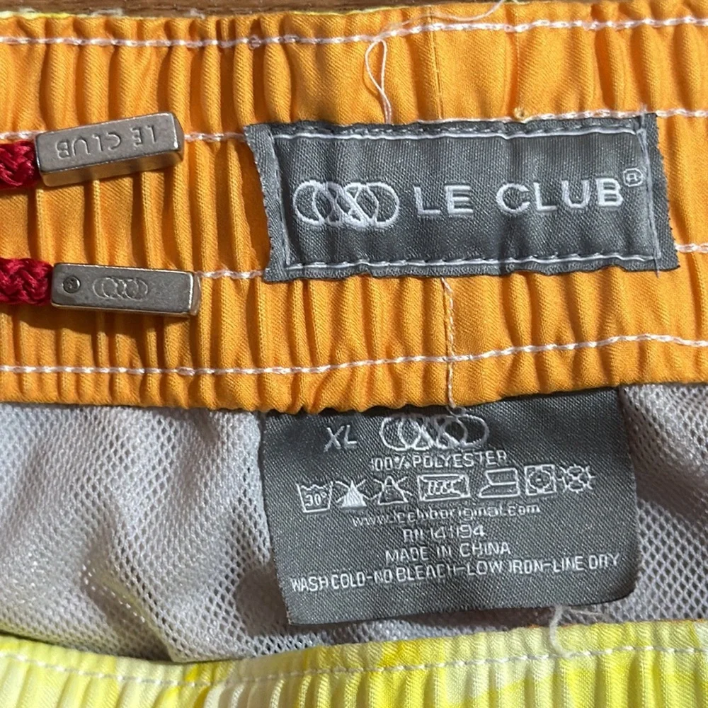Le Club dive into
