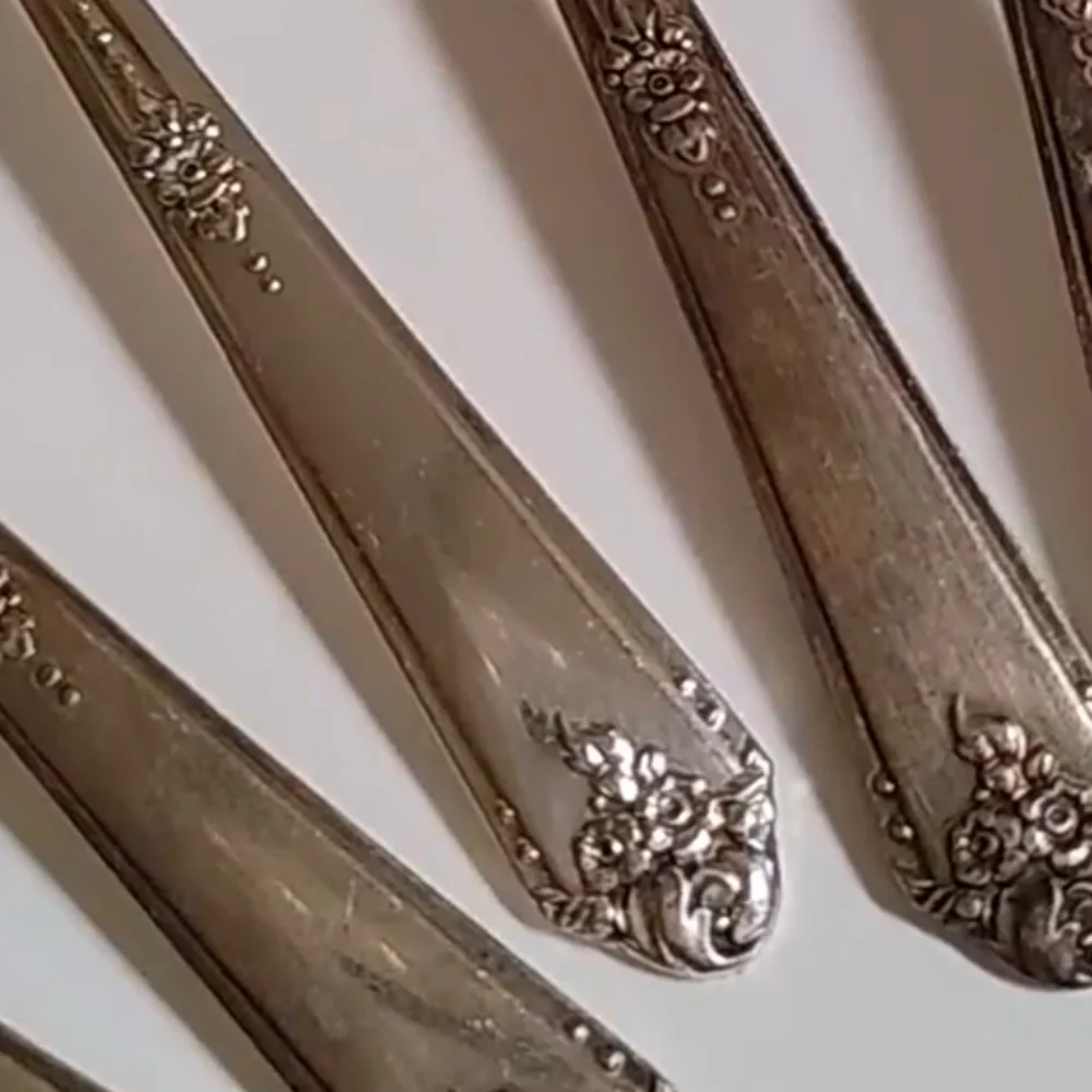 6 Tudor Plate Oneida Community Teaspoons