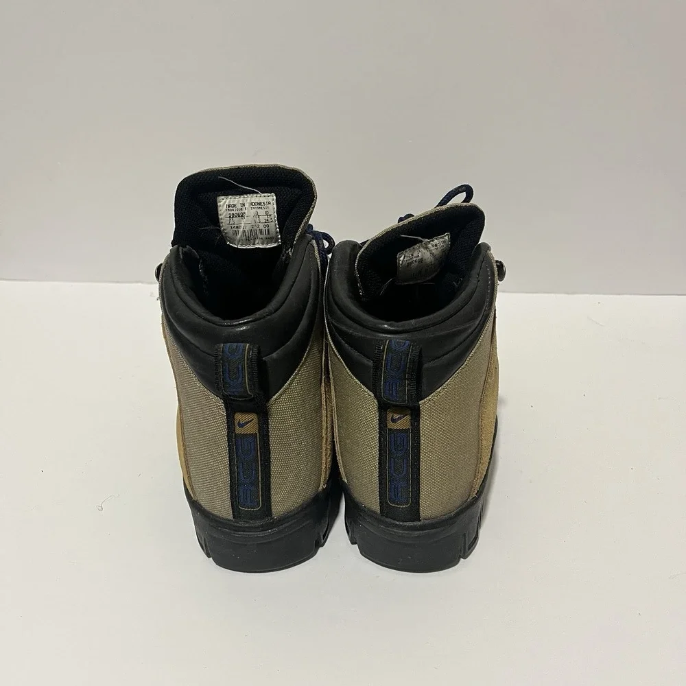 Nike lighting vary color