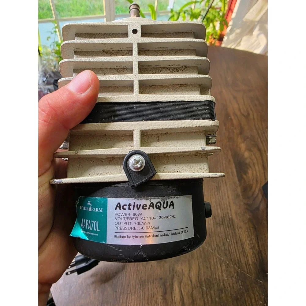 Hydrofarm looking air