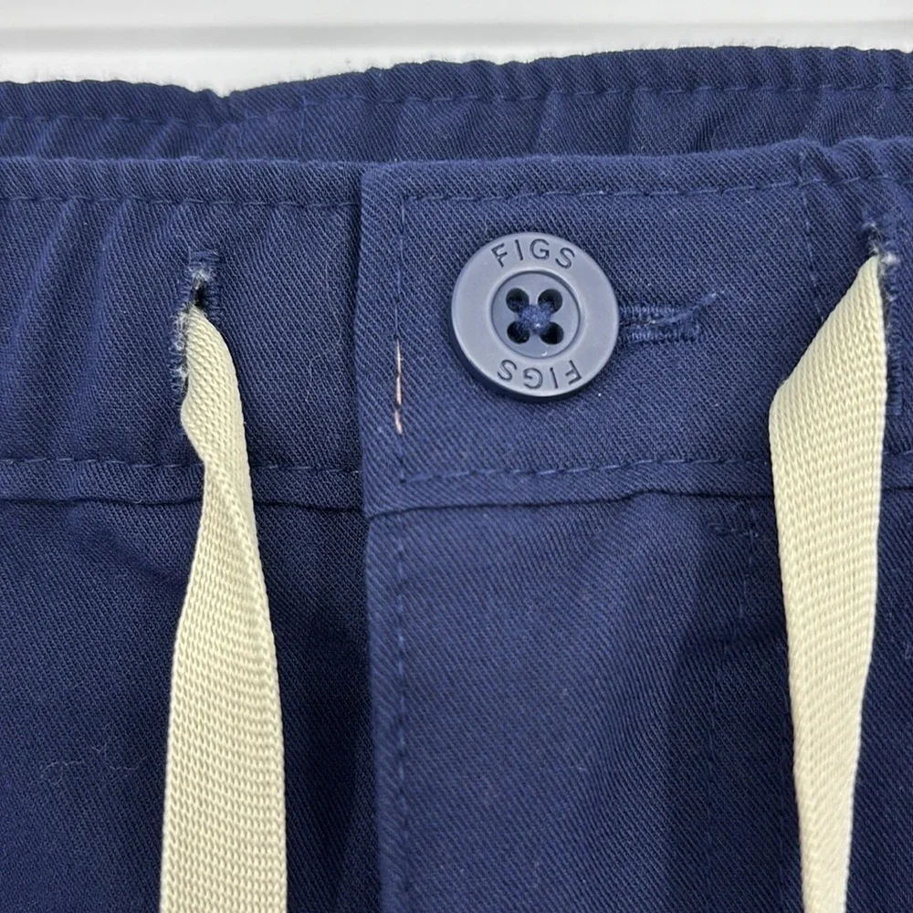 Figs Cairo Cargo Scrub Pants Men’s Size Large Short in Navy Blue - EUC!