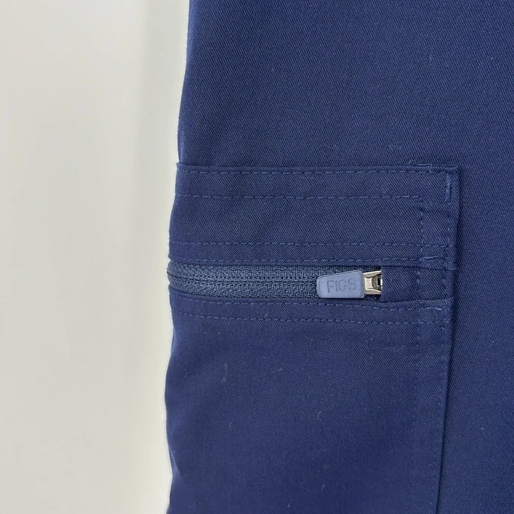 Figs Cairo Cargo Scrub Pants Men’s Size Large Short in Navy Blue - EUC!