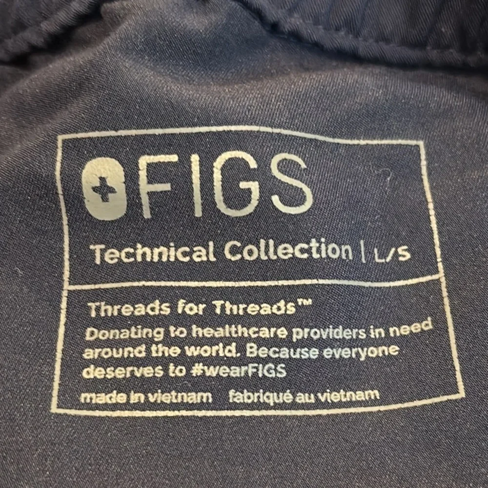 Figs Cairo Cargo Scrub Pants Men’s Size Large Short in Navy Blue - EUC!