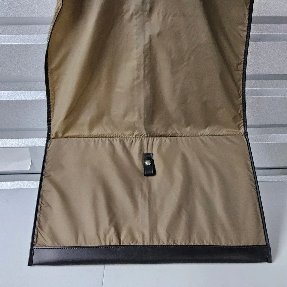 Samsonite breathable garment