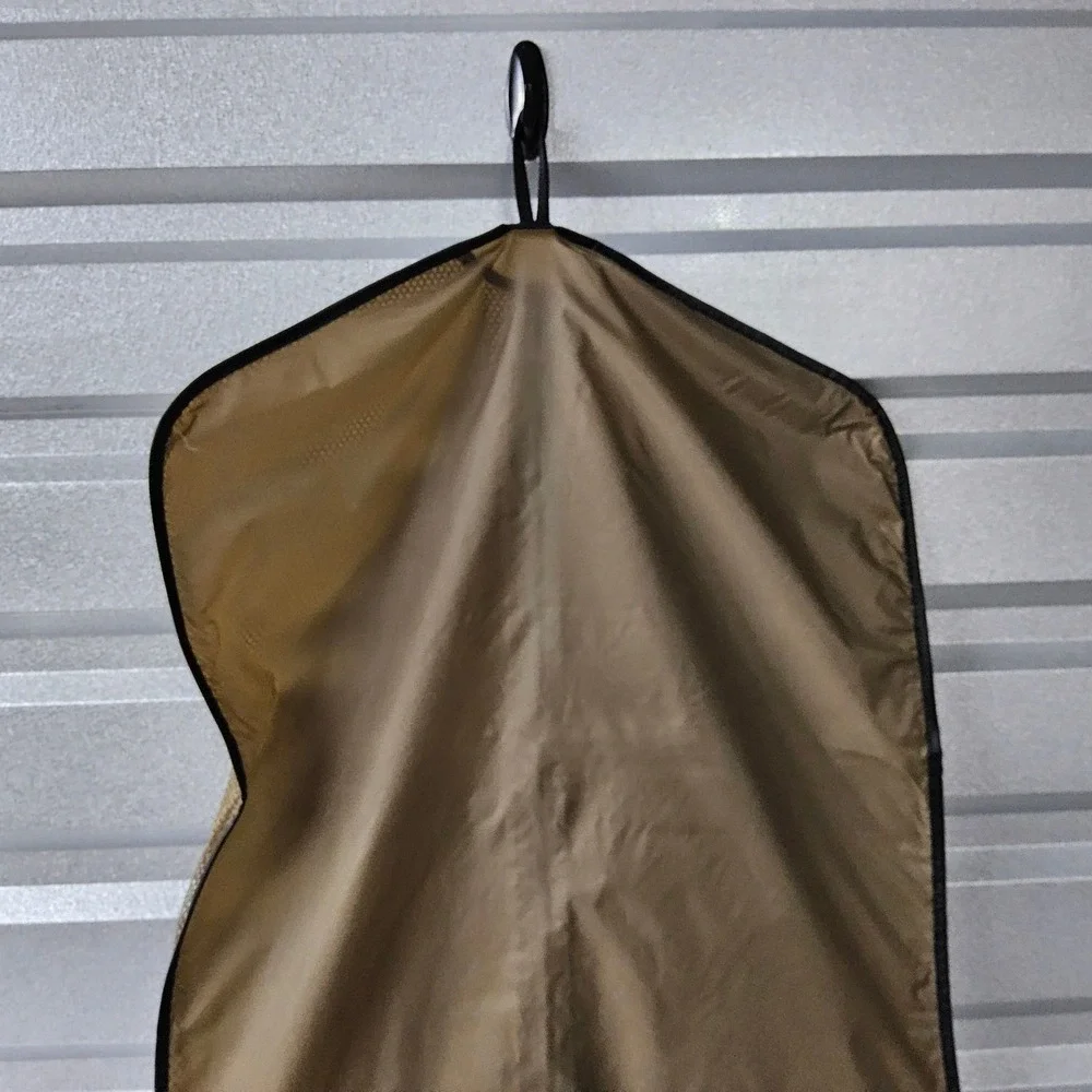 Samsonite breathable garment