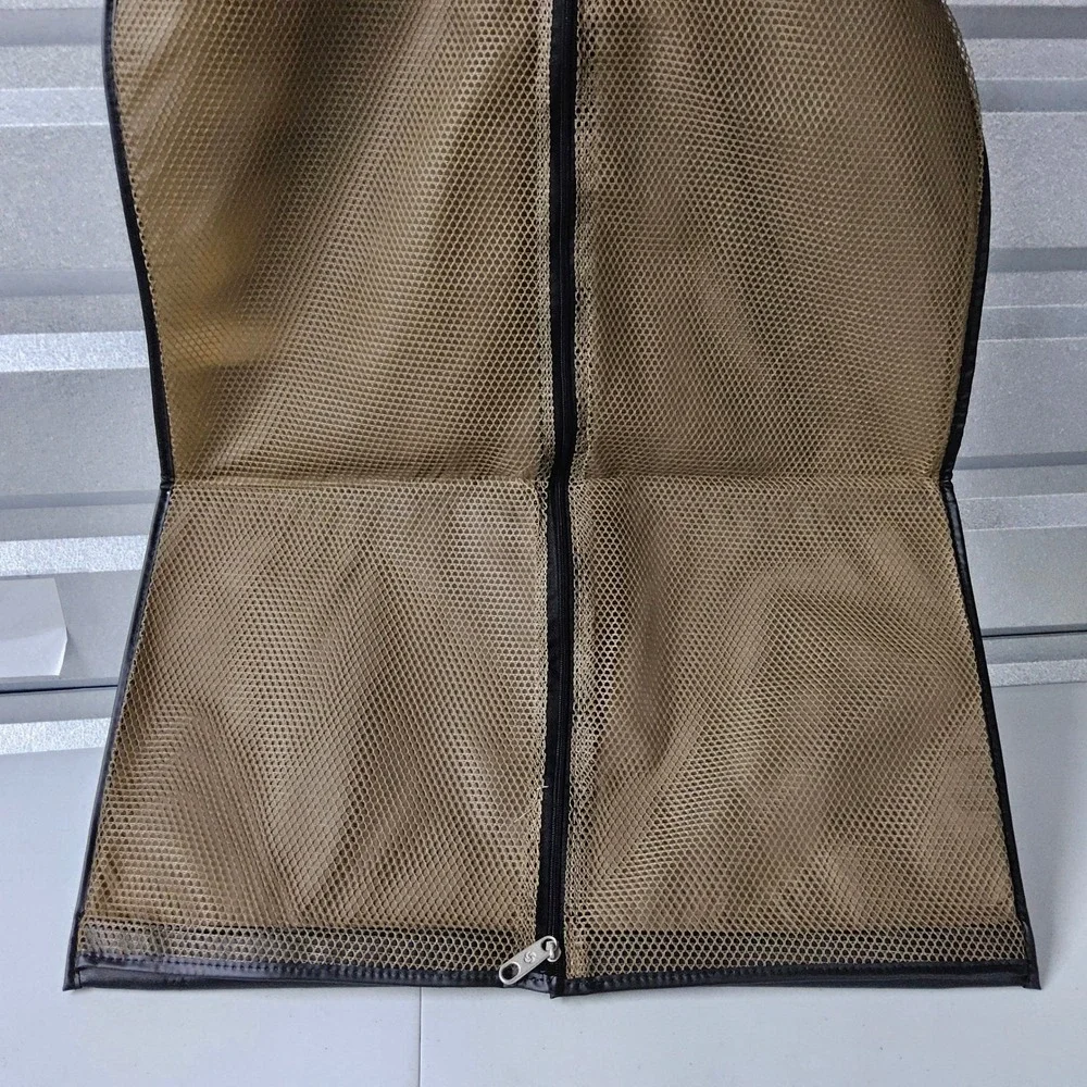 Samsonite breathable garment