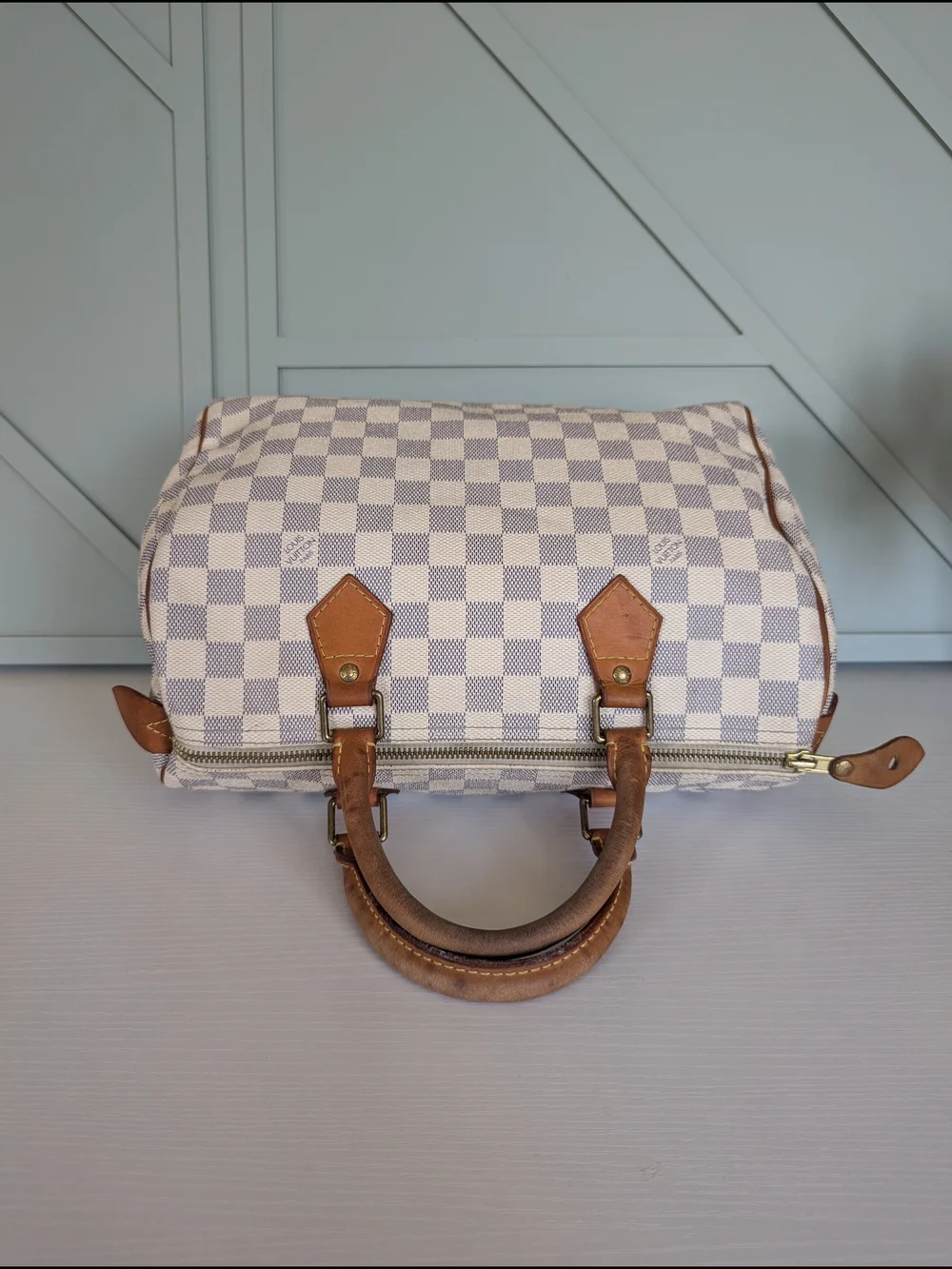 Louis Vuitton pattern features