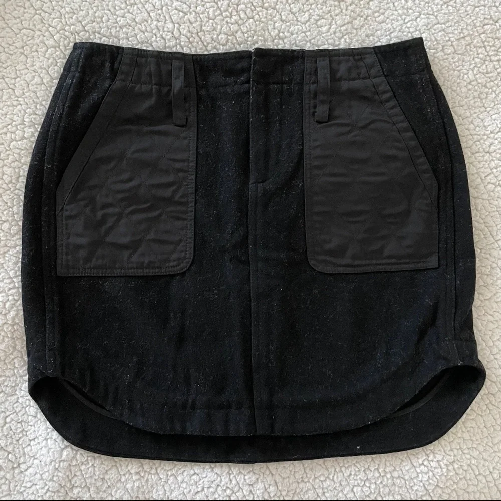 Madewell women’s Wool quilted shirttail mini skirt in black size 6