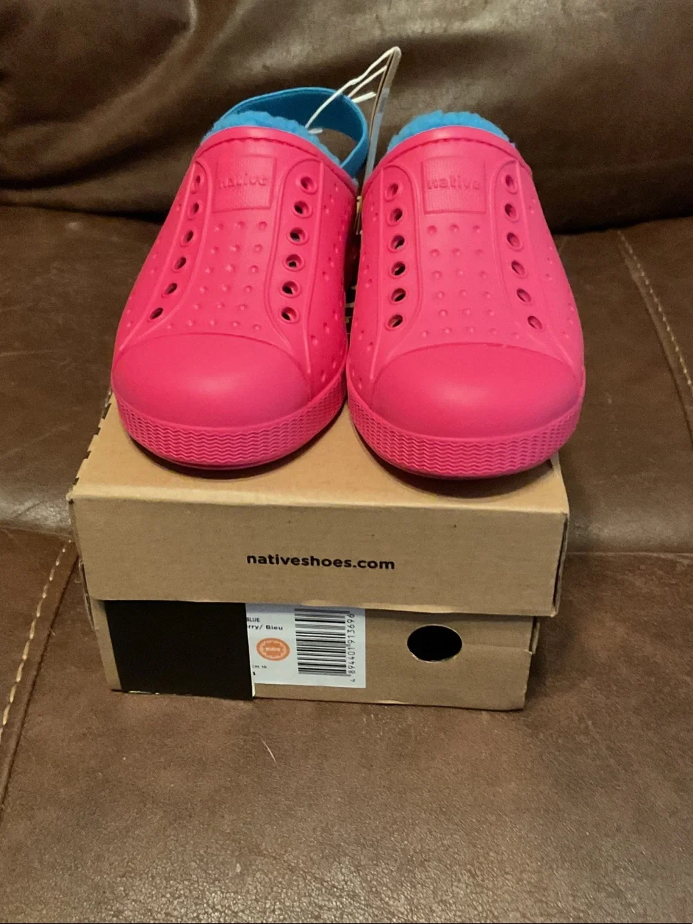 Native Kids native Jefferson cozy  Shoe in Bright Pink with Blue Liner size 9