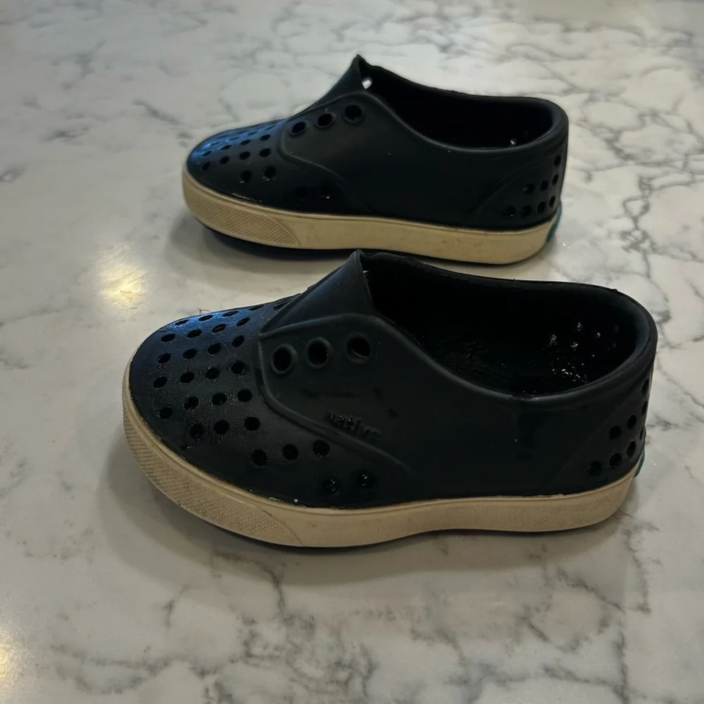 Native Navy Blue Jefferson Slip On Shoes Size‎ 4C Infant/Baby