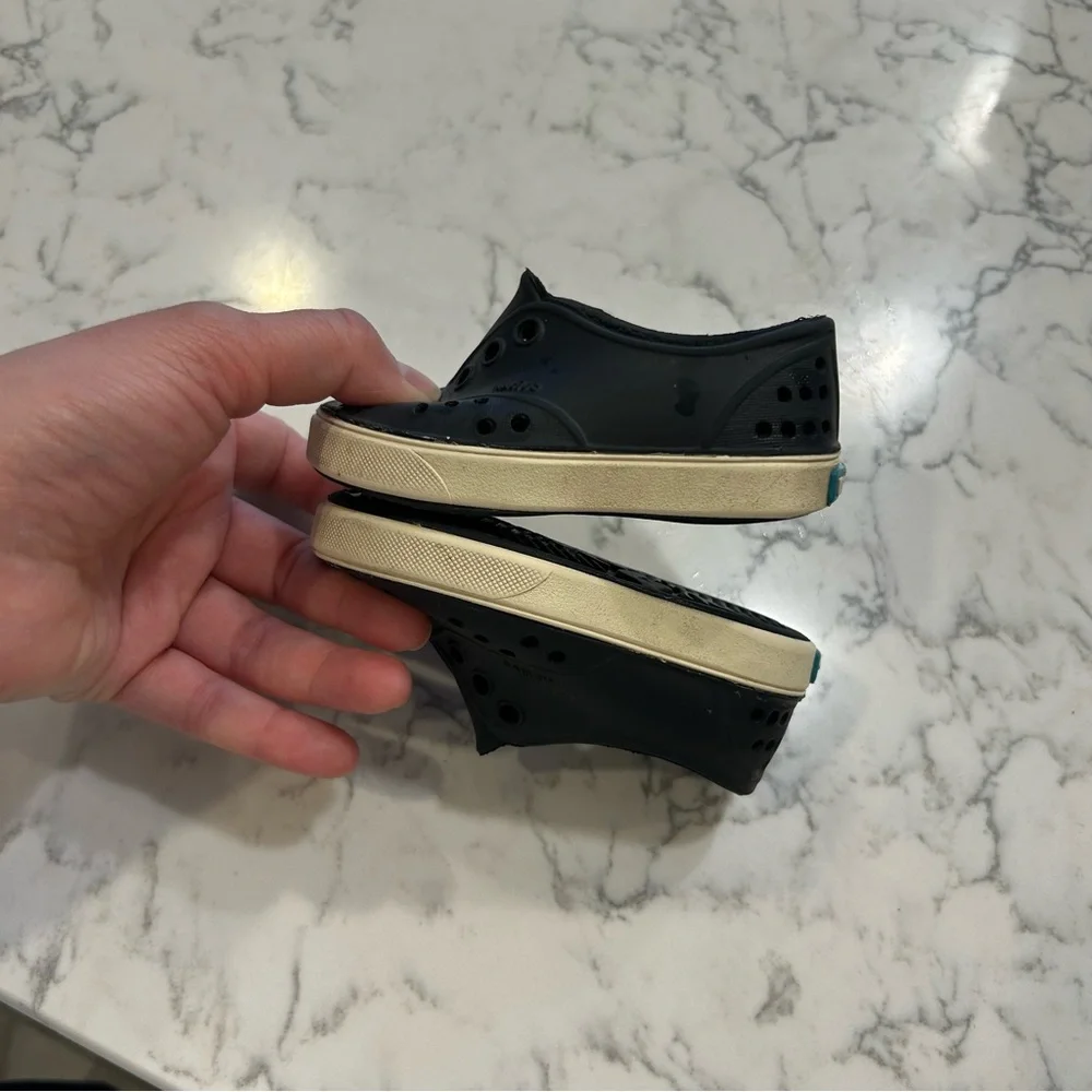 Native Navy Blue Jefferson Slip On Shoes Size‎ 4C Infant/Baby