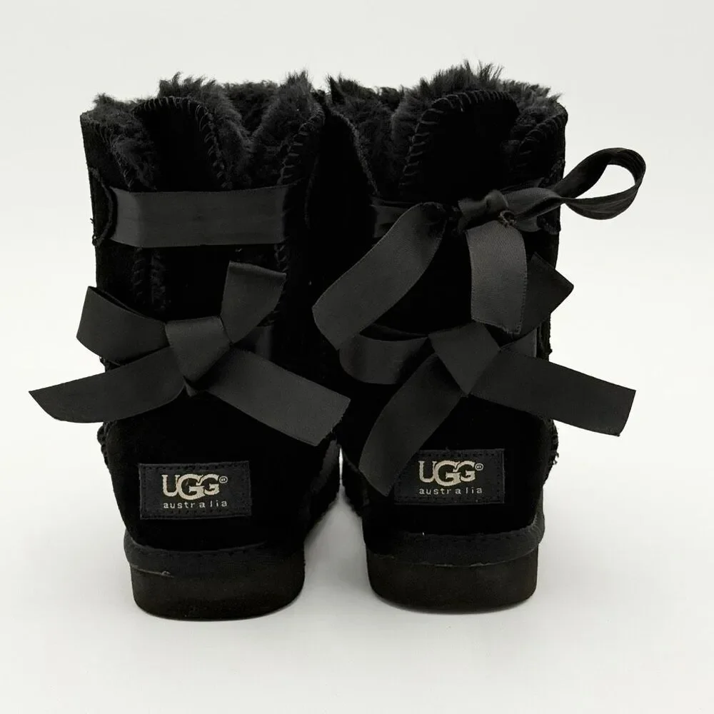 UGG ribbon either noted
