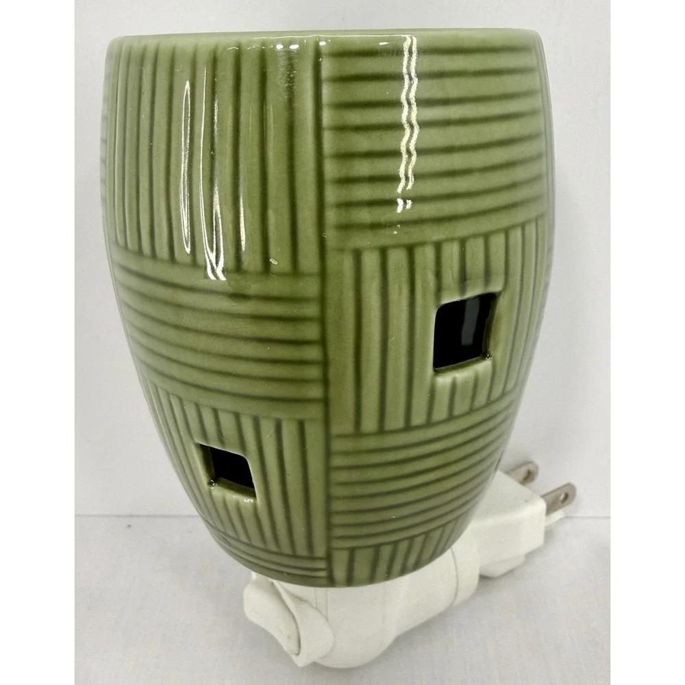 Scentsy Green Weave Plug In Wax‎ Warmer Bamboo Tiki Tropical Basketweave Retired
