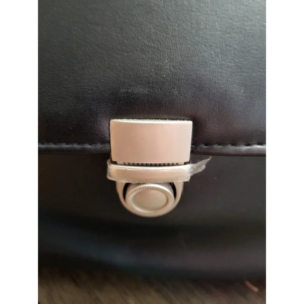 Leeds making strap silver
