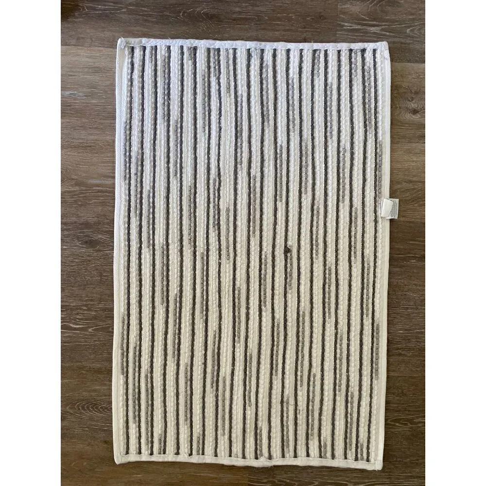 Threshold Grays White Bath Mat
