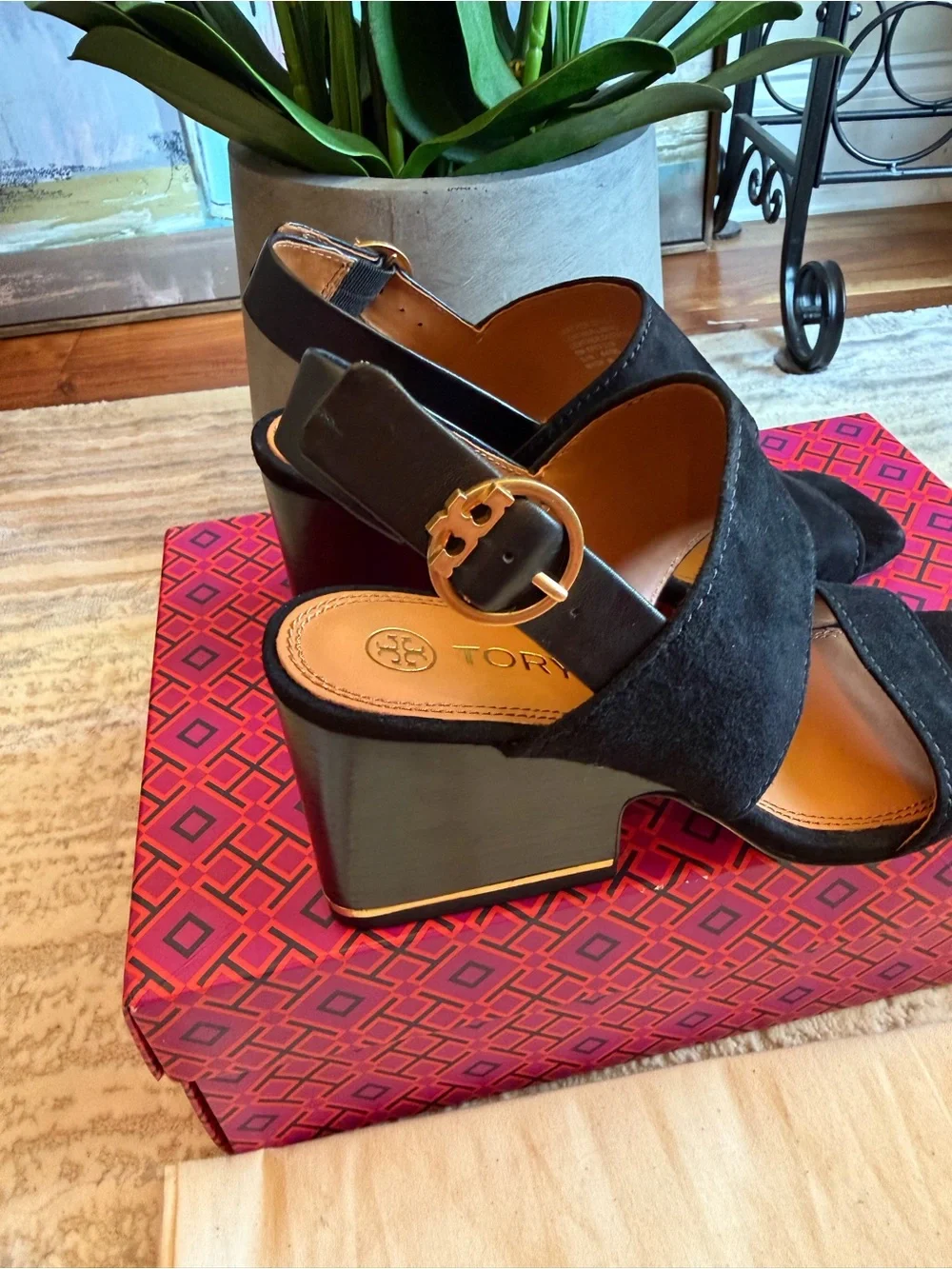 Tory Burch details 💯%