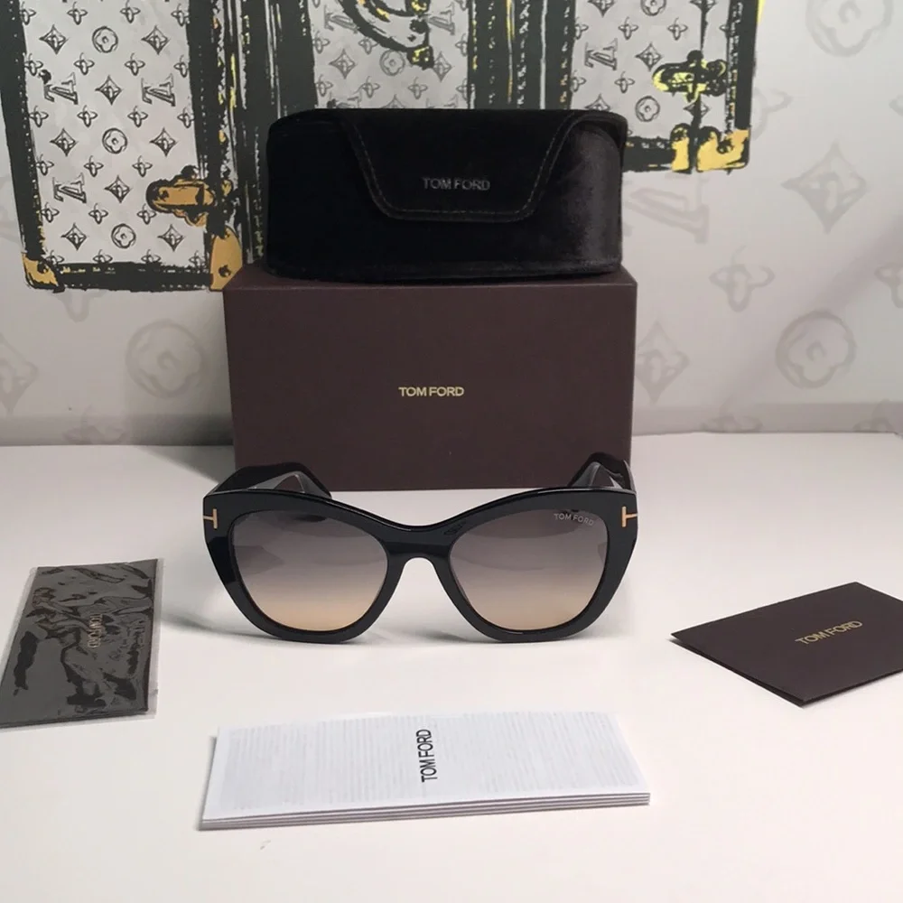 NEW Authentic Tom Ford Black Cat-Eye Sunglasses TF940 01B