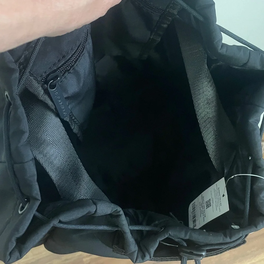 Beyond Yoga Black Convertible Drawstring Gym Bag Backpack