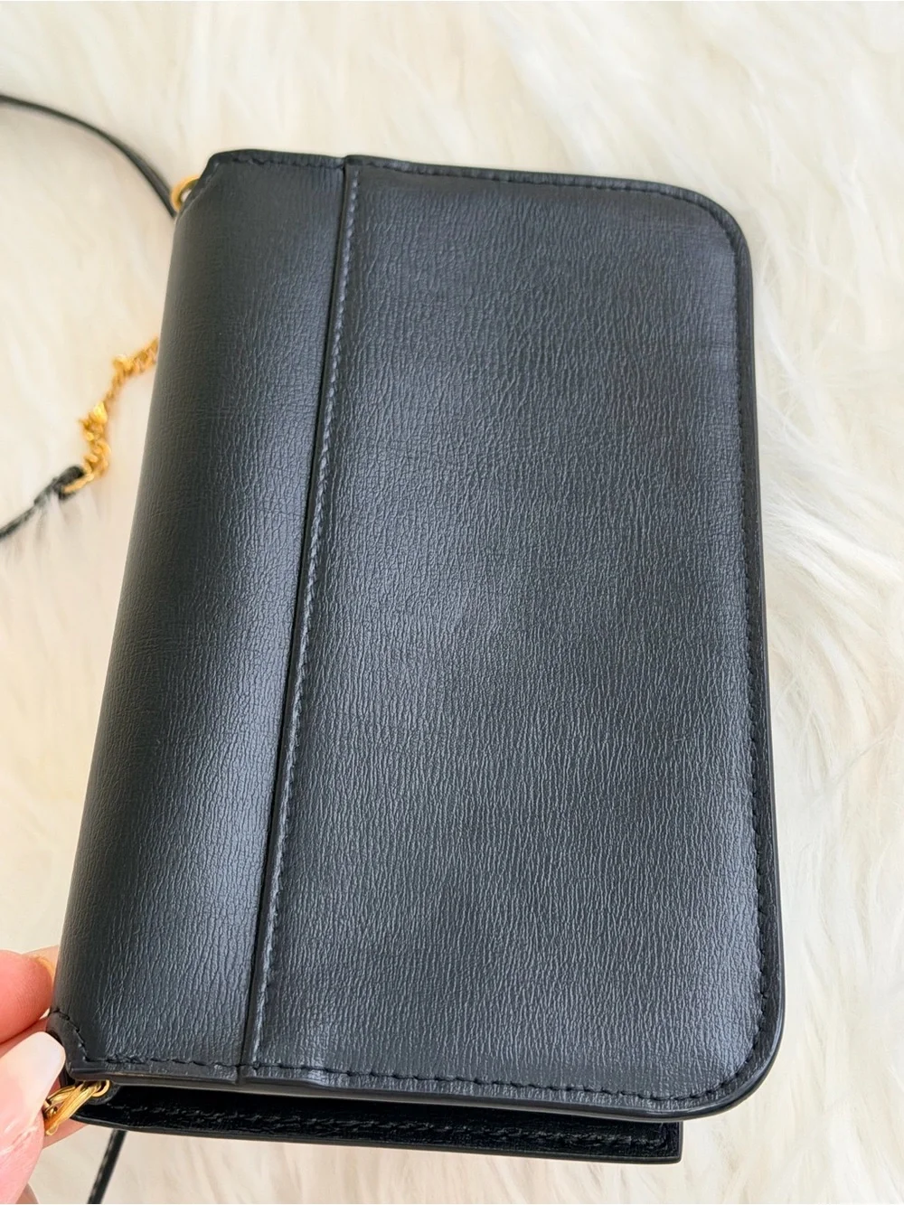 compact black